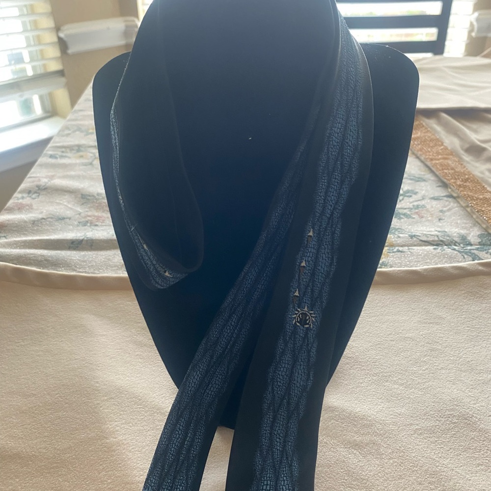 1950s Men’s vintage skinny necktie, blue and black with spider designs